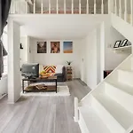 Quiet Terraced Apartment For Relaxing Escapes